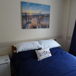 Zimmer mit Kingsize-Bett